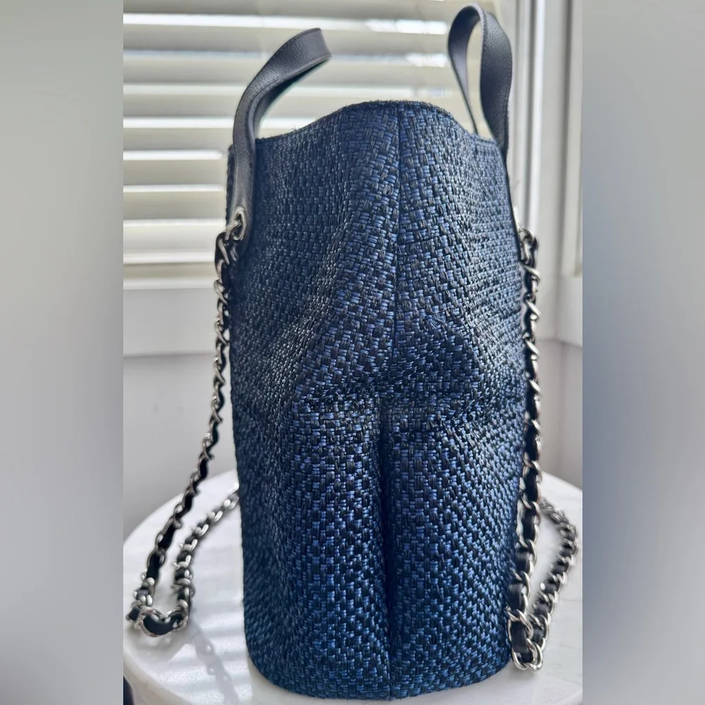 CHANEL Bag - Picture 4 of 15